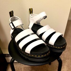 BLAIRE HYDRO LEATHER STRAP SANDALS Dr Martens White US 8  (fits like 9) NWOT